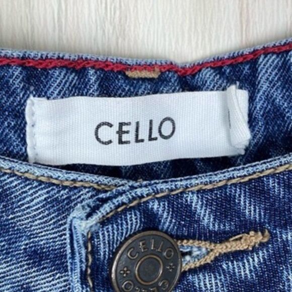 Cello | High Rise Distressed Straight Leg Jean Size 9 - Picture 7 of 8